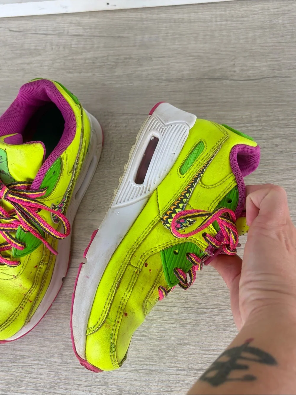 Nike Air Max 90 GS sneakers Girls Youth 2Y Kids Volt Fire Pink Leather